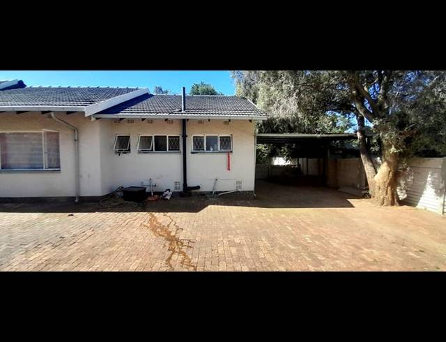 6 BEDROOM HOUSE FOR SALE IN PARKHILL GARDENS